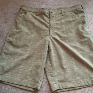 Under Armour Shorts 36 Plaid